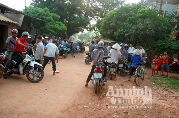 Chùm ảnh khám nhà hung thủ vụ thảm sát Bắc Giang ảnh 1