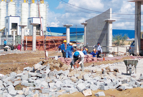 Hết hạn xử lý, lao động phổ thông TQ vẫn đầy công trường! ảnh 1 Hết hạn xử lý, lao động phổ thông TQ vẫn đầy công trường! ảnh 1