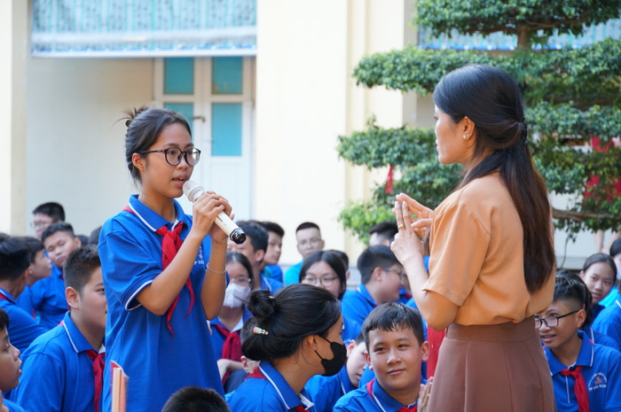 Thông qua buổi tư vấn, học sinh có thêm kiến thức, kỹ năng để bảo vệ bản thân khỏi xâm hại và bạo lực học đường (Ảnh: Phạm Linh) Thông qua buổi tư vấn, học sinh có thêm kiến thức, kỹ năng để bảo vệ bản thân khỏi xâm hại và bạo lực học đường (Ảnh: Phạm Linh)