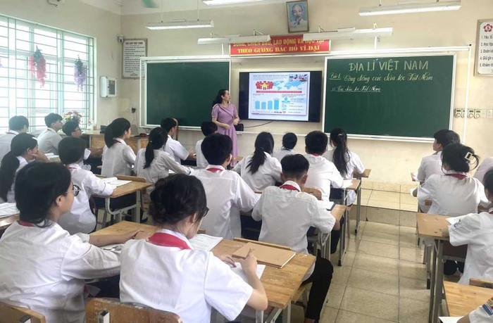Tiết học Địa lý của cô và trò Trường Trung học cơ sở Ngô Quyền (Ảnh: CTV)