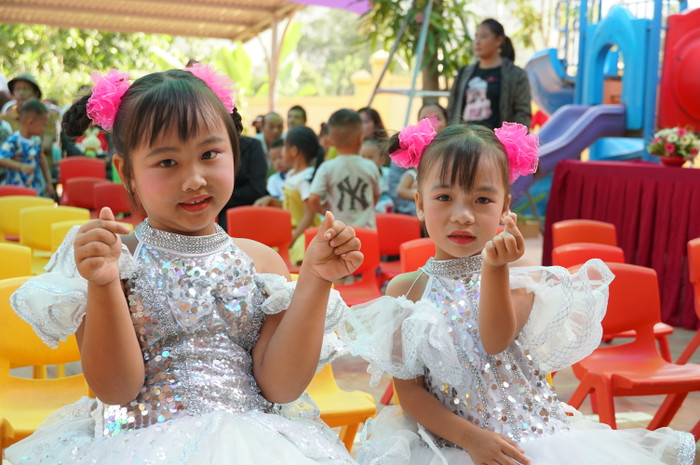 Từ sớm, học sinh Trường Mầm non Đồng Lâm đã có mặt ở trường để đón năm học mới (Ảnh: Phạm Linh) Từ sớm, học sinh Trường Mầm non Đồng Lâm đã có mặt ở trường để đón năm học mới (Ảnh: Phạm Linh)