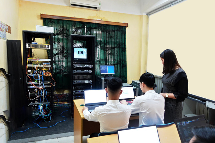 Trong giai đoạn tới, Trường Đại học Sư phạm Kỹ thuật Nam Định đưa ra quan điểm kiên trì phấn đấu với mục tiêu nâng cao chất lượng đào tạo (Ảnh: PL) Trong giai đoạn tới, Trường Đại học Sư phạm Kỹ thuật Nam Định đưa ra quan điểm kiên trì phấn đấu với mục tiêu nâng cao chất lượng đào tạo (Ảnh: PL)