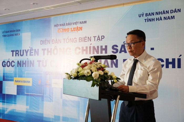 Ông Nguyễn Đức Lợi, Phó Chủ tịch Thường trực Hội Nhà báo Việt Nam phát biểu khai mạc diễn đàn (Ảnh: PL)