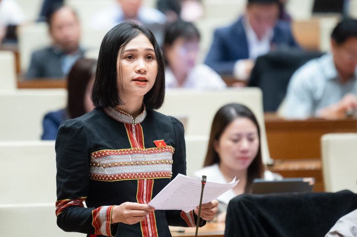 Cô Nàng Xô Vi - Đại biểu Quốc hội khóa XV, Giáo viên Phân hiệu Trường phổ thông Dân tộc nội trú tỉnh tại huyện Ia H'Drai (tỉnh Kon Tum). Ảnh: Cổng thông tin điện tử tỉnh Kom Tum 25-11-2023 DBQH Xo Phi.jpg