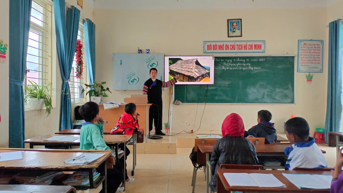 Một lớp học tại Trường Phổ thông dân tộc bán trú Tiểu học Tà Ghênh (xã Nậm Có, huyện Mù Cang Chải, tỉnh Yên Bái). Ảnh: NTCC z6508561407334_6c6e0841dd4855d5470bfd32ec62c20e.jpg