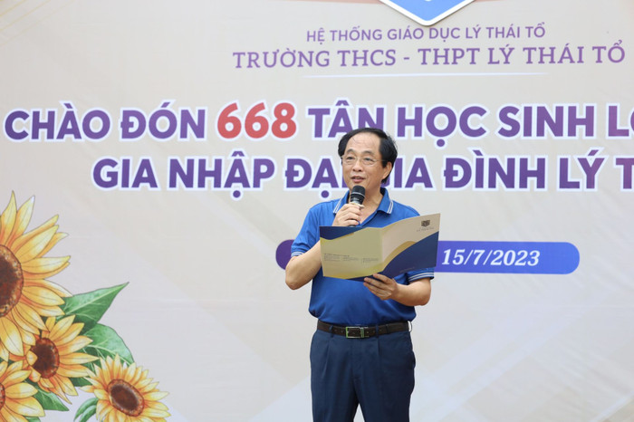 Thầy Trịnh Hùng Sơn - Hiệu trưởng Trường Trung học cơ sở, Trung học phổ thông Lý Thái Tổ (quận Cầu Giấy, Hà Nội). Ảnh: website nhà trường 1 (3).jpg