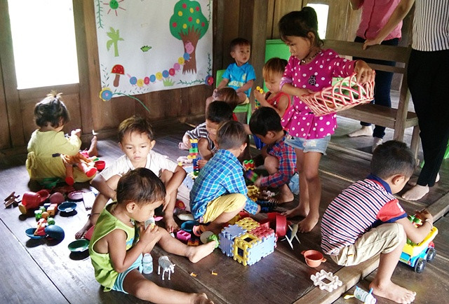 Chỉ khi đến lớp, các em nhỏ mới có đồ chơi (Ảnh: Thủy Phan) Chỉ khi đến lớp, các em nhỏ mới có đồ chơi (Ảnh: Thủy Phan)
