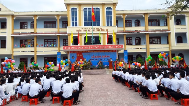 Lễ khai giảng tại trường THPT Đồng Hới