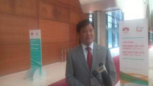 Ông Songkane Luangmunithome, Trưởng đoàn các quan chức cấp cao Lào. Ông Songkane Luangmunithome, Trưởng đoàn các quan chức cấp cao Lào.