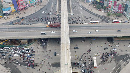 Việt Nam đang nỗ lực xây dựng, cải thiện cơ sở hạ tầng phục vụ phát triển kinh tế (Ảnh: Báo Đầu tư). Việt Nam đang nỗ lực xây dựng, cải thiện cơ sở hạ tầng phục vụ phát triển kinh tế (Ảnh: Báo Đầu tư).