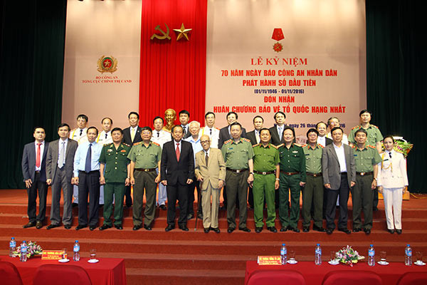 Phó Thủ tướng Thường trực Trương Hòa Bình, Bộ trưởng Tô Lâm và các đại biểu dự lễ kỷ niệm. Phó Thủ tướng Thường trực Trương Hòa Bình, Bộ trưởng Tô Lâm và các đại biểu dự lễ kỷ niệm.