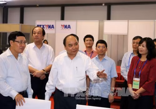 Thủ tướng Nguyễn Xuân Phúc đến kiểm tra Lễ tổng duyệt "Hội nghị Cấp cao ACMECS 7, CLMV 8 và WEF-Mê Công".