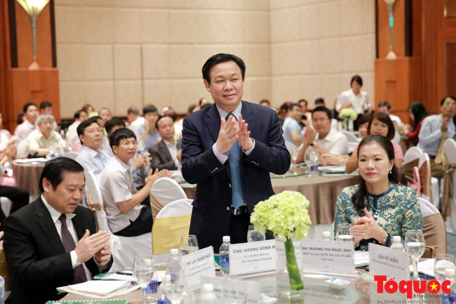 Phó Thủ tướng tại Diễn đàn Nông dân Việt Nam 2016. Phó Thủ tướng tại Diễn đàn Nông dân Việt Nam 2016.