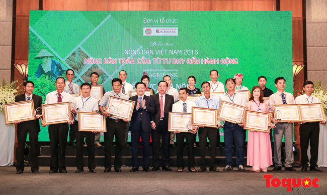 24 nông dân Việt Nam xuất sắc được tôn vinh. 24 nông dân Việt Nam xuất sắc được tôn vinh.