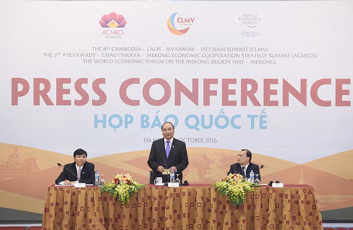 Thủ tướng Nguyễn Xuân Phúc chủ trì cuộc họp báo quốc tế về kết quả các Hội nghị ACMECS, CLMV, WEF-Mekong. Thủ tướng Nguyễn Xuân Phúc chủ trì cuộc họp báo quốc tế về kết quả các Hội nghị ACMECS, CLMV, WEF-Mekong.