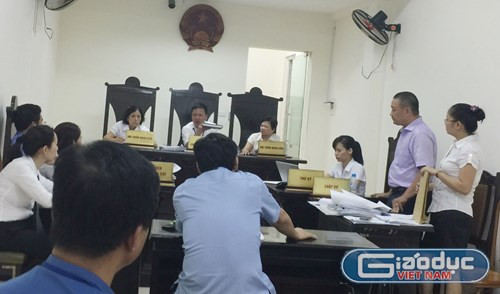 Phiên tòa sơ thẩm vụ án hành chính ông Hoàng Xuân Quế kiện Bộ trưởng Bộ Giáo dục và Đào tạo. Ảnh HL Phiên tòa sơ thẩm vụ án hành chính ông Hoàng Xuân Quế kiện Bộ trưởng Bộ Giáo dục và Đào tạo. Ảnh HL