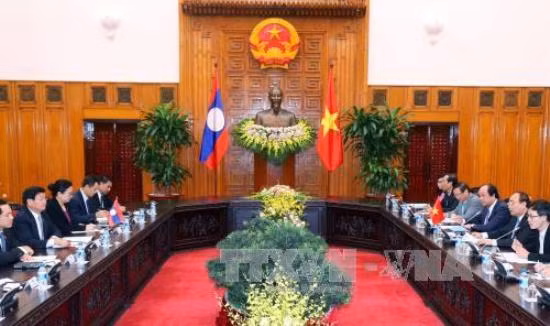 Thủ tướng Nguyễn Xuân Phúc hội đàm với Thủ tướng Lào Thongloun Sisoulith sáng 25/10.