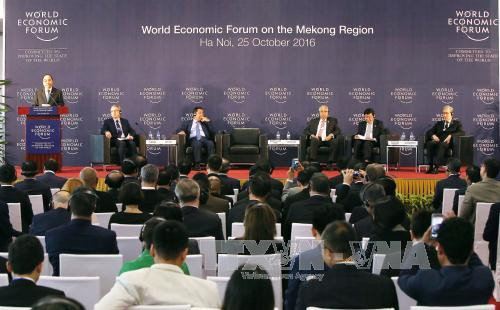 Thủ tướng Nguyễn Xuân Phúc phát biểu khai mạc. Thủ tướng Nguyễn Xuân Phúc phát biểu khai mạc.