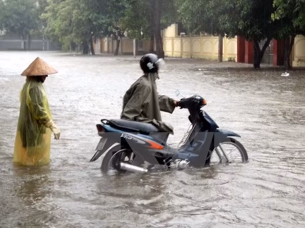 Ngập lụt nghiêm trọng khiến nhiều xe máy khi lưu thông trên đường Duy Tân, thành phố Vinh bị chết máy (Ảnh chụp lúc 8 giờ sáng 15/10). Ngập lụt nghiêm trọng khiến nhiều xe máy khi lưu thông trên đường Duy Tân, thành phố Vinh bị chết máy (Ảnh chụp lúc 8 giờ sáng 15/10).