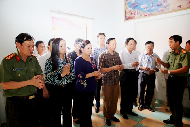Phu nhân Chủ tịch nước đưa bạn bè quốc tế về thăm quê hương ảnh 2 Phu nhân Chủ tịch nước đưa bạn bè quốc tế về thăm quê hương ảnh 2