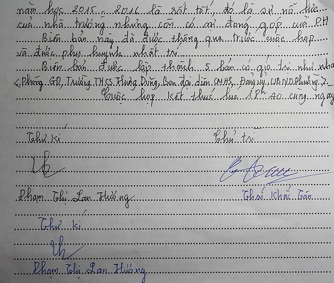 Ông Thái Khắc Tân - Chủ tọa và bà Phạm Thị Lan Hương (giáo viên trường Hưng Dũng) làm thư ký cuộc họp. Ông Thái Khắc Tân - Chủ tọa và bà Phạm Thị Lan Hương (giáo viên trường Hưng Dũng) làm thư ký cuộc họp.