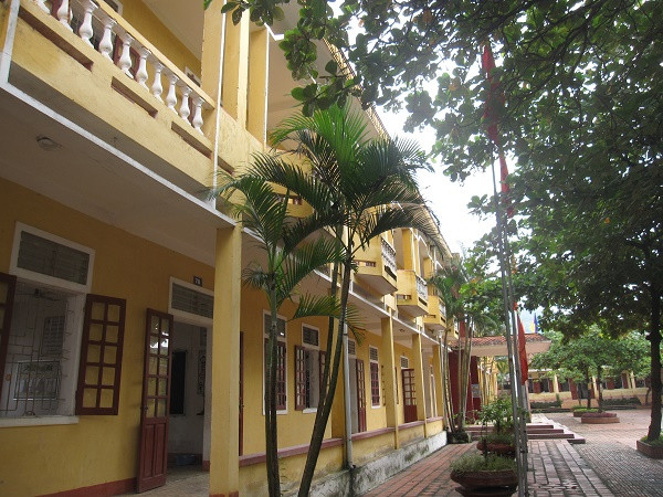 Trường Trung học Cơ sở Nam Hồng (thành phố Hà Tĩnh) là một trong những trường đã bỏ mô hình VNEN trong năm học 2016-2017.