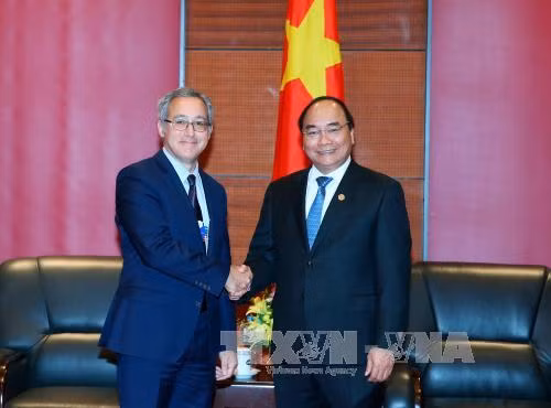 Thủ tướng Nguyễn Xuân Phúc tiếp ông Richard Samans Giám đốc điều hành Diễn đàn Kinh tế thế giới (WEF).