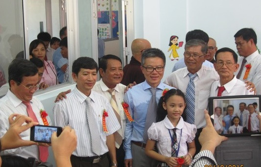Giáo sư Ngô Bảo Châu trò chuyện cùng giáo viên, những người làm công tác giáo dục (Ảnh: nld.com.vn). Giáo sư Ngô Bảo Châu trò chuyện cùng giáo viên, những người làm công tác giáo dục (Ảnh: nld.com.vn).