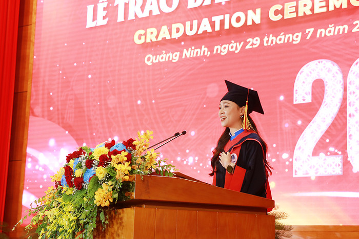 Đại diện cho sinh viên tốt nghiệp năm 2023, em Phạm Thu Uyên – lớp Lữ hành K5C gửi lời tri ân tới các thầy, cô giáo (Ảnh: PL)