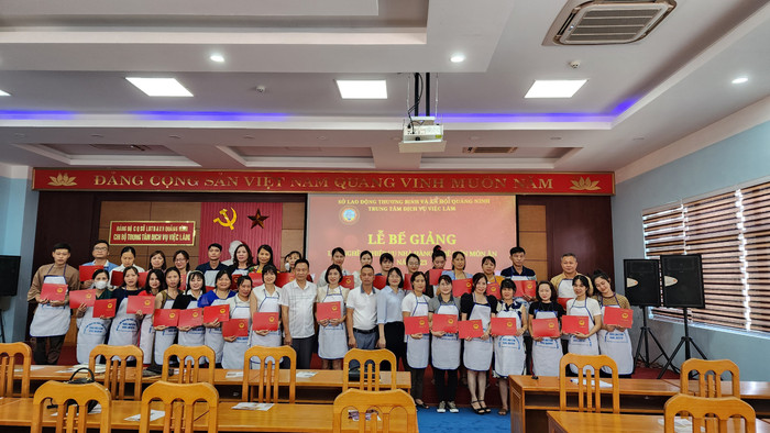 Thực tế nhu cầu tham gia đào tạo nghề sơ cấp của người lao động là rất lớn (Ảnh: PL) Thực tế nhu cầu tham gia đào tạo nghề sơ cấp của người lao động là rất lớn (Ảnh: PL)