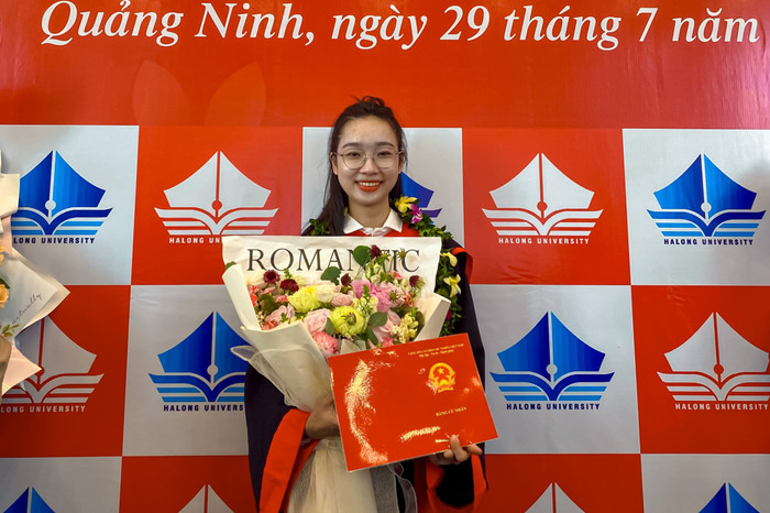 Vũ Thị Phượng trong buổi lễ trao bằng tốt nghiệp năm 2023 (Ảnh: PL)