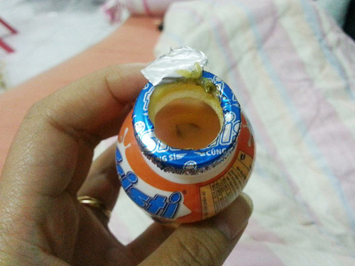 Nhiều vết lấm tấm màu xanh đen như nấm mốc. Nhiều vết lấm tấm màu xanh đen như nấm mốc.