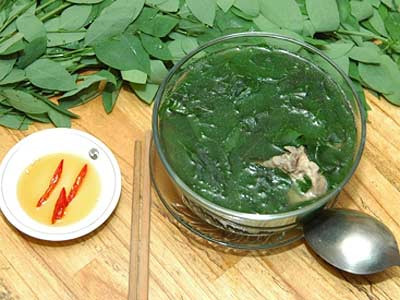 Rau ngót được dùng để thanh nhiệt, hạ sốt, trị ho do phế nhiệt.