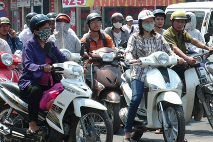 Hôm nay, các tỉnh miền Bắc và miền Trung tiếp tục chịu ảnh hưởng của nắng nóng. Hôm nay, các tỉnh miền Bắc và miền Trung tiếp tục chịu ảnh hưởng của nắng nóng.