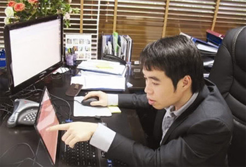 Quốc Huy là "cậu ấm" tài giỏi. Quốc Huy là "cậu ấm" tài giỏi.