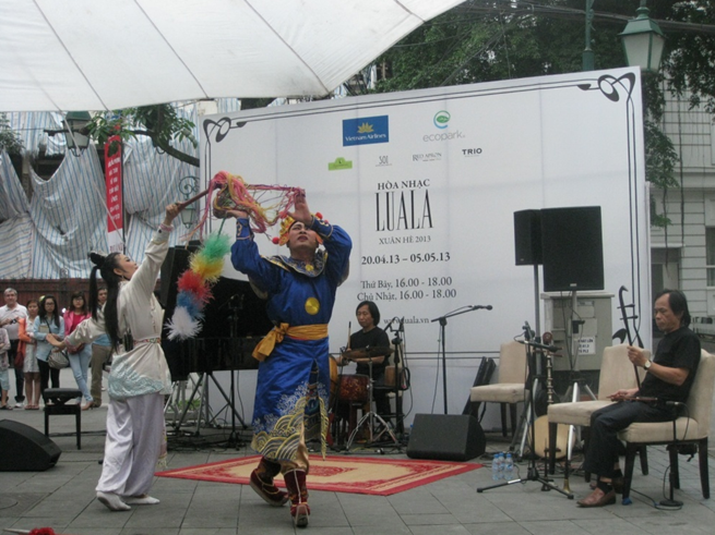 Nghệ sĩ Lê Xuân Quý và Như Thắng biểu diễn trích đoạn vở tuồng “Tiết Giao đoạt ngọc” Nghệ sĩ Lê Xuân Quý và Như Thắng biểu diễn trích đoạn vở tuồng “Tiết Giao đoạt ngọc”