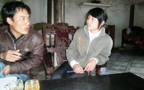 A3: Em Nguyễn Thị Thảo (ảnh trên) và em Quân kể lại những lần chứng kiến T., H. ngất xỉu, nói sảng.