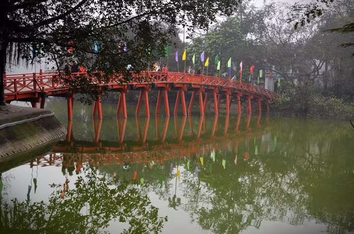 Tuy nhiên, sương mù cũng mang cho Hà Nội những vẻ đẹp riêng rất quyến rũ.