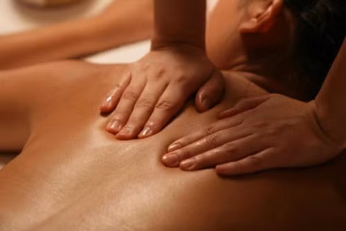 Với vẻ đẹp của miền sông nước cộng với tiếng nói dịu ngọt, các cô gái miền tây luôn được lòng những quý ông muốn đi mát - xa thư giãn