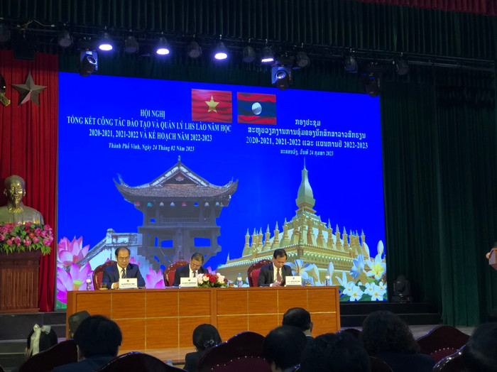 Trường Đại học Xây dựng Hà Nội tham dự Hội nghị Tổng kết công tác đào tạo và Quản lý lưu học sinh Lào ( Ảnh: Website nhà trường) Liên kết quốc tế HUCE Lào.jpg
