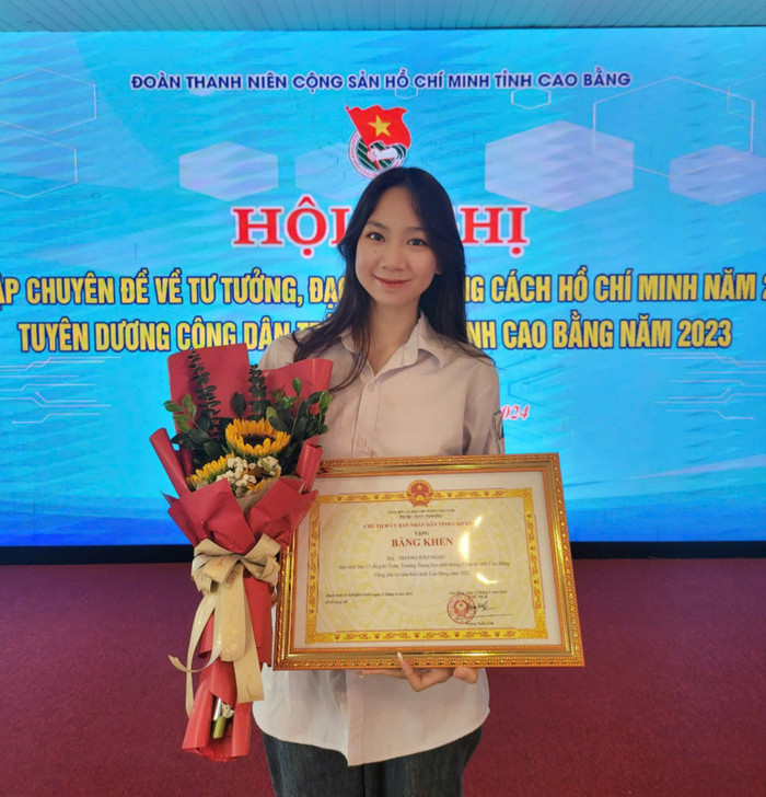 Hoàng Bảo Ngọc vinh dự nhận Bằng khen Công dân trẻ tiêu biểu tỉnh Cao Bằng năm 2023. Ảnh: NVCC. Hoàng Bảo Ngọc vinh dự nhận Bằng khen Công dân trẻ tiêu biểu tỉnh Cao Bằng năm 2023. Ảnh: NVCC.