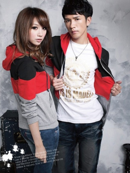 Sự kết hợp nhiều màu sắc như: ghi, đỏ, đen, trắng... chắc chắn sẽ gây sự chú ý của nhiều người. Sự kết hợp nhiều màu sắc như: ghi, đỏ, đen, trắng... chắc chắn sẽ gây sự chú ý của nhiều người.