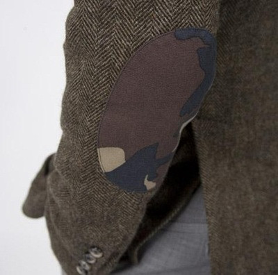 Và điều đặc biệt là chỉ cần khéo tay một chút là bạn hoàn toàn có thể "chế" một chiếc áo cũ thành kiểu áo thời trang theo xu hướng đang rất "hot" này đấy. Và điều đặc biệt là chỉ cần khéo tay một chút là bạn hoàn toàn có thể "chế" một chiếc áo cũ thành kiểu áo thời trang theo xu hướng đang rất "hot" này đấy.