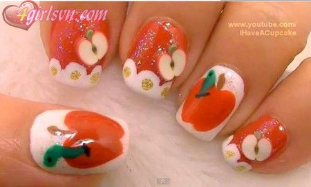 Vẽ nail hình quả táo. Vẽ nail hình quả táo.