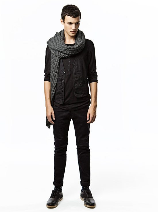 BST lấy chất liệu denim làm chủ đạo để tạo nên sự trẻ trung, khỏe khoắn và nam tính, các thiết kế đều rất năng động như basket ball jacket hot nhất mùa đông, jacket da bóng, jacket jean khỏe khoắn, cardigan len dày, sơ mi denim... mix cùng quần jeans hip hop hoặc mài rách bụi bặm. BST lấy chất liệu denim làm chủ đạo để tạo nên sự trẻ trung, khỏe khoắn và nam tính, các thiết kế đều rất năng động như basket ball jacket hot nhất mùa đông, jacket da bóng, jacket jean khỏe khoắn, cardigan len dày, sơ mi denim... mix cùng quần jeans hip hop hoặc mài rách bụi bặm.