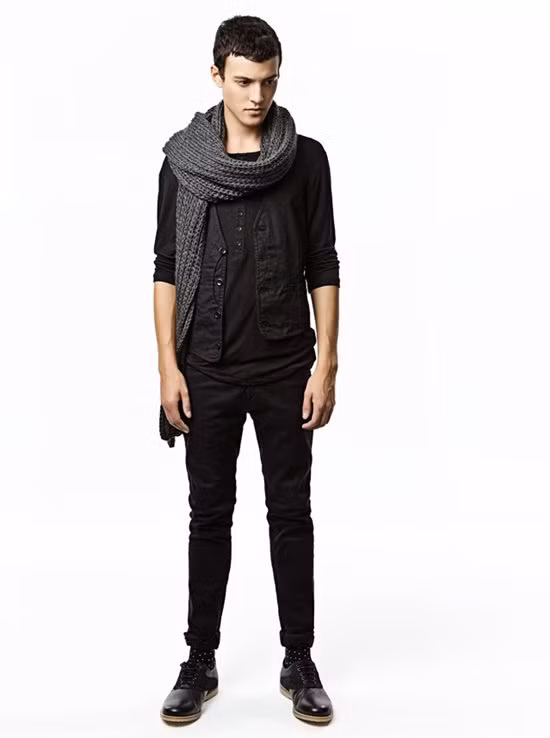 BST lấy chất liệu denim làm chủ đạo để tạo nên sự trẻ trung, khỏe khoắn và nam tính, các thiết kế đều rất năng động như basket ball jacket hot nhất mùa đông, jacket da bóng, jacket jean khỏe khoắn, cardigan len dày, sơ mi denim... mix cùng quần jeans hip hop hoặc mài rách bụi bặm.