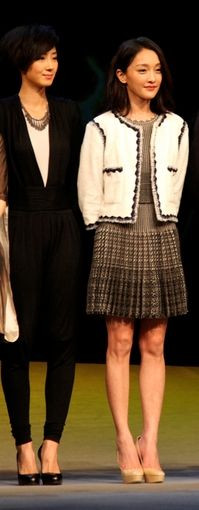 Dù đã qua cái tuổi 30 nhưng ở cô vẫn luôn toát ra một khí chất mạnh mẽ, cô vẫn là đặc biệt như thế