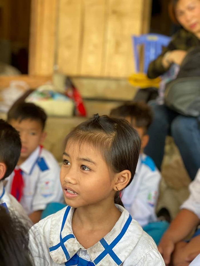 Đôi mắt nhìn háo hức của cô bé học trò ((Ảnh: Dự án Sách hay cung cấp) Đôi mắt nhìn háo hức của cô bé học trò ((Ảnh: Dự án Sách hay cung cấp)