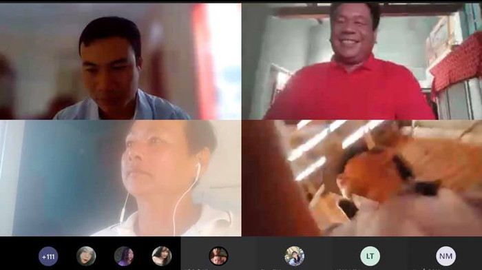 Giáo viên, phụ huynh tỏ ra rất hào hứng (Ảnh nhà trường cung cấp).