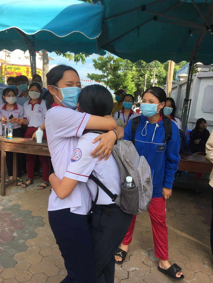 Chia sẻ niềm vui cùng bạn (Ảnh Phan Tuyết)